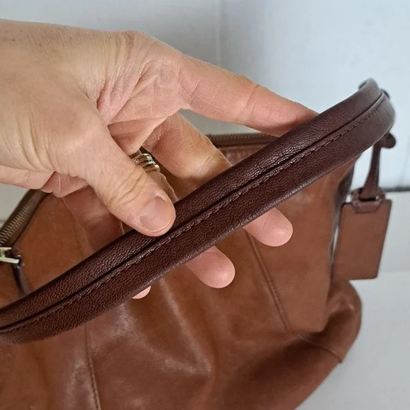 Fossil large leather shoulder bag zipper detail gold brass hardware - Picture 14 of 17